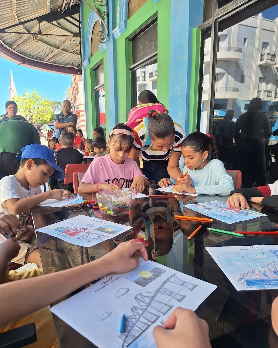 TALLER DE EXPRESIÓN ARTÍSTICA